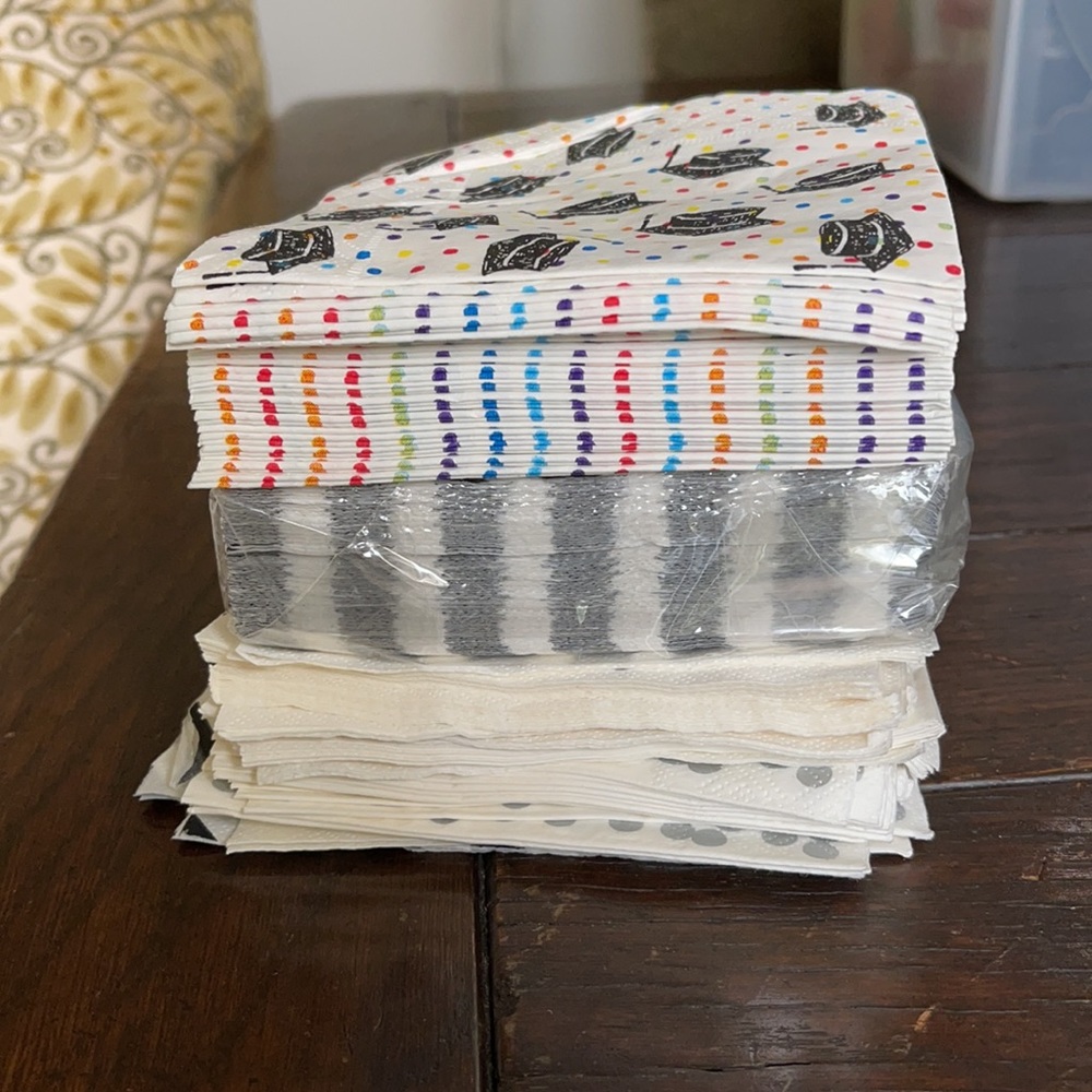 Graduation Party Bundle - π©πΌβπ π¨βπ - Picture 7 of 15